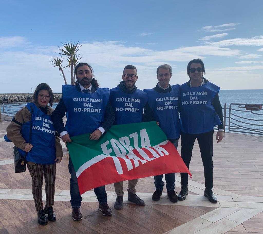 “Anche i giovani catanzaresi festeggiano i 25 anni di Forza Italia”