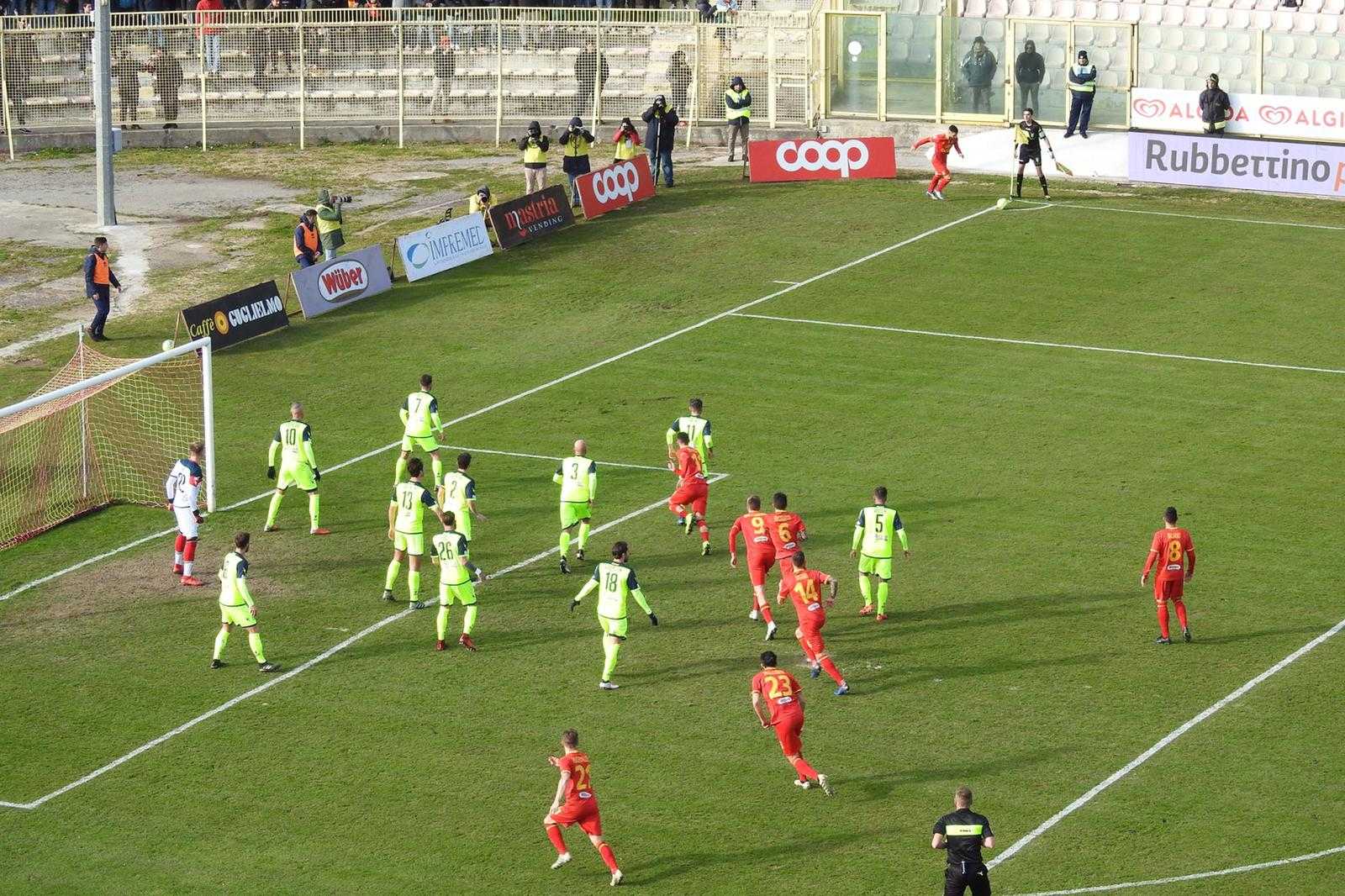 Calcio: Catanzaro Casertana 3-2. Reti e spettacolo al 'Ceravolo' (highlights)