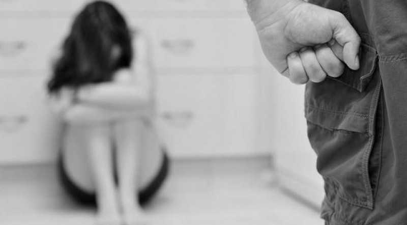 Violenza donne: uomo allontanato dalla famiglia a Catanzaro