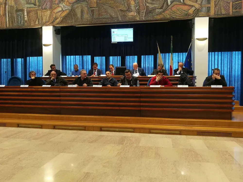 Consiglio provinciale (Cz): Via libera al regolamento per l’acquisizione dei lavori sotto soglia