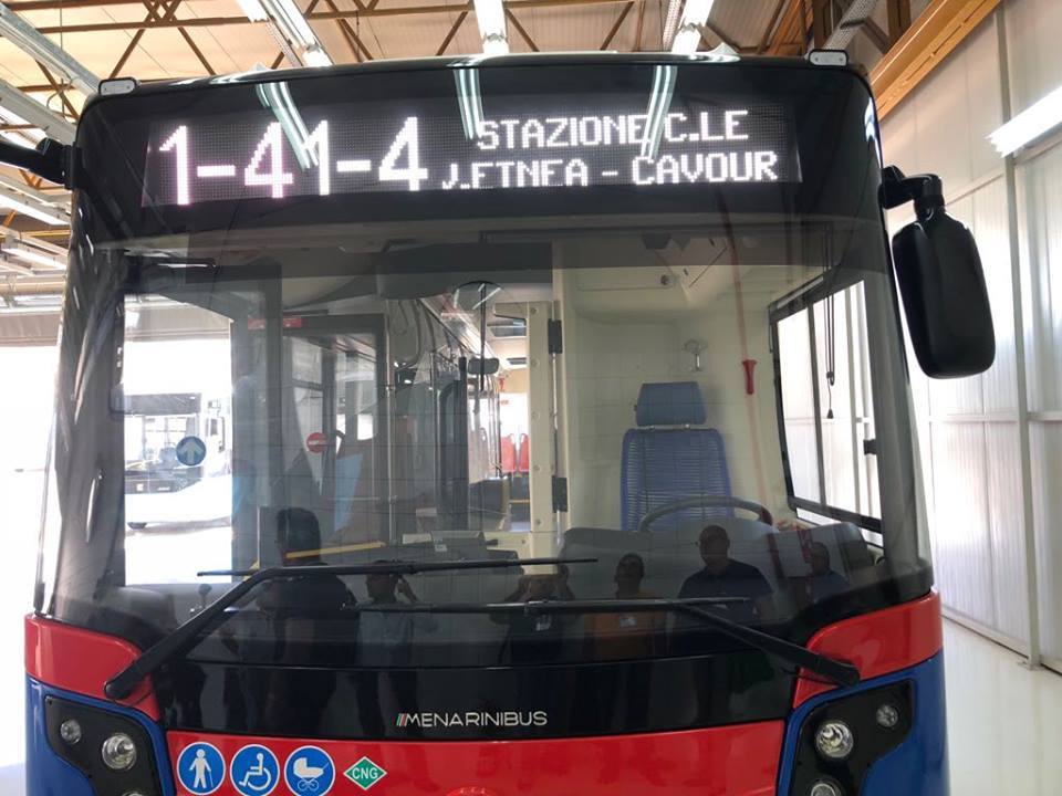 Insegue bus per mancata precedenza, ferito conducente Amt