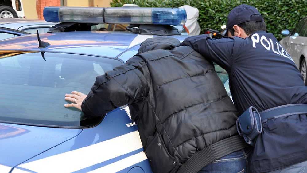 Droga: Calabria, giovane con 1,5 kg di marijuana, arrestato