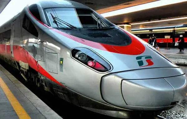 Codacons: Trenitalia in perenne ritardo. Esposto all’antitrust per pubblicità ingannevole