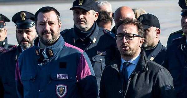 Arrivo di Battisti a Ciampino: la Procura di Roma chiede archiviazione per Salvini e Bonafede