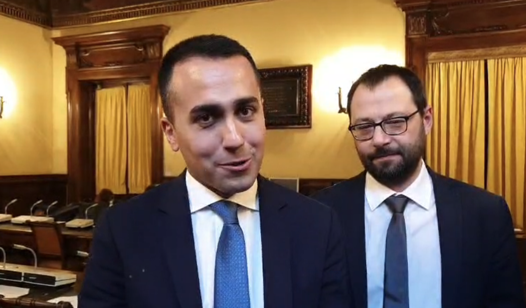 Di Maio; Approvato il Tagliapoltrone in Senato! (Video)