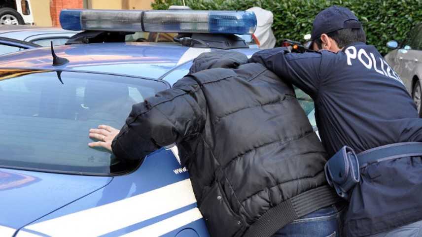 Catanzaro. La Polizia arresta un giovane per resistenza, violenza, lesioni ed oltraggio