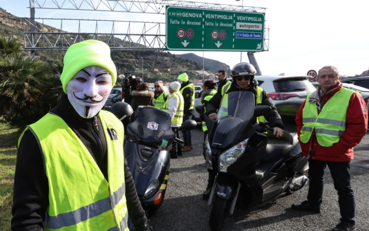 Gilet gialli: sabato di protesta, anche al confine con l'Italia