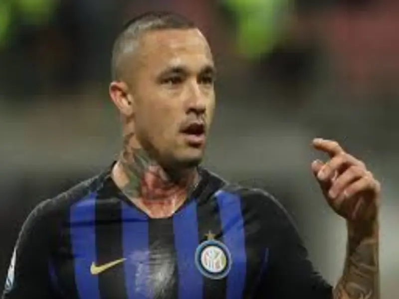 Il Napoli pareggia a Firenze, l'Inter ne approfitta