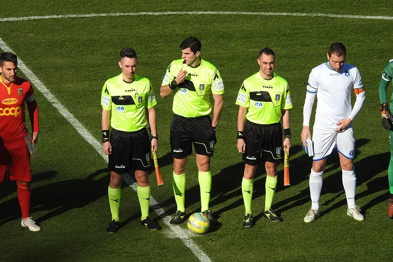 Calcio. Catanzaro-Paganese 4-1 e ora testa alla gara in casa della Juve Stabia (con highlights)