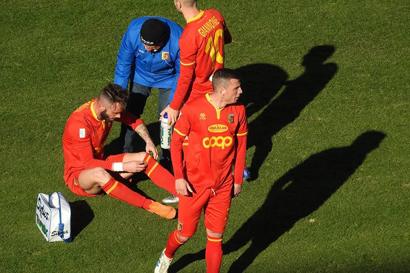 Calcio. Catanzaro-Paganese 4-1 e ora testa alla gara in casa della Juve Stabia (con highlights)