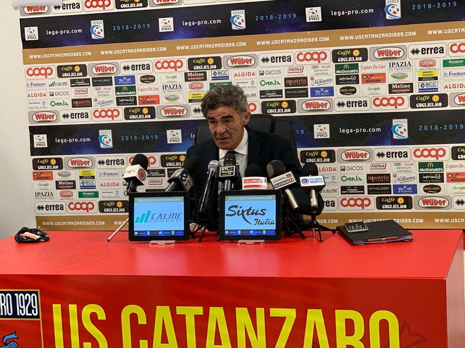 Calcio Serie C Catanzaro-Paganese 4-1 i commenti dei tecnici Auteri e De Sanzo in sala stampa. Video