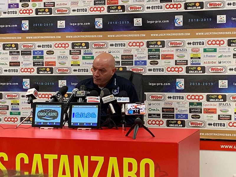 Calcio Serie C Catanzaro-Paganese 4-1 i commenti dei tecnici Auteri e De Sanzo in sala stampa. Video