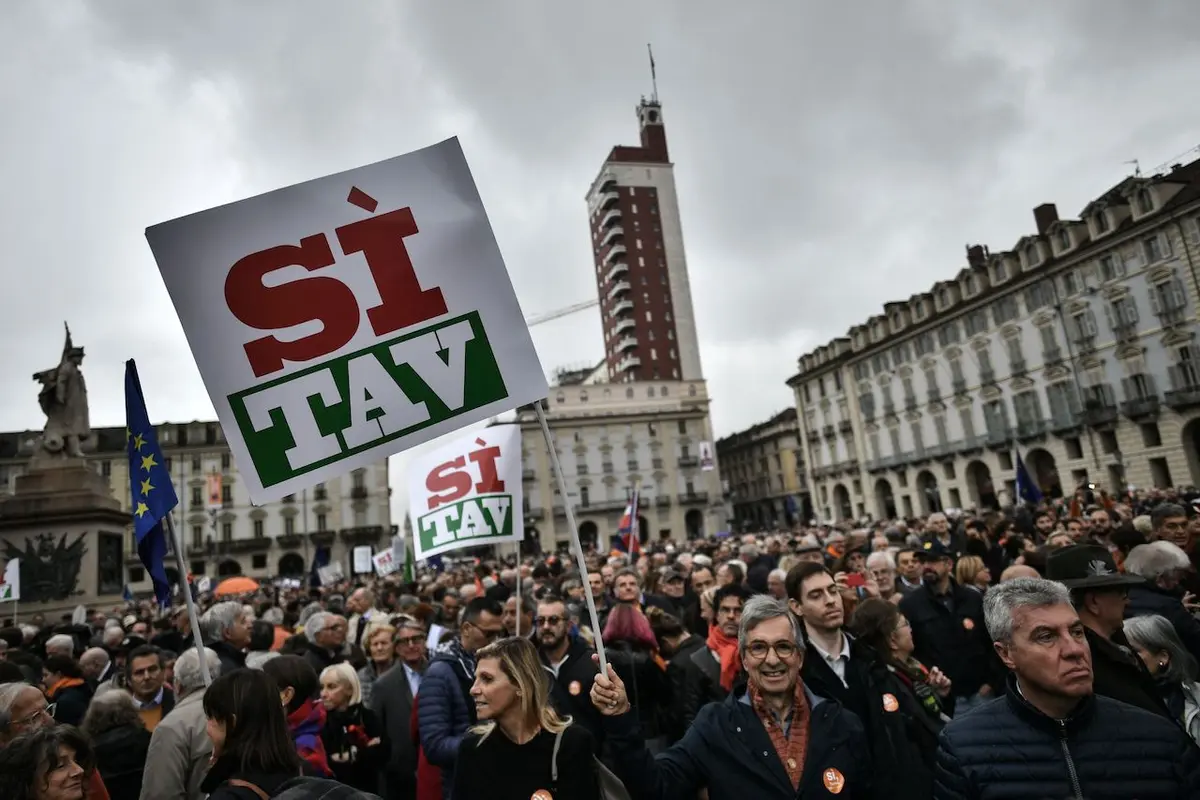 Sì Tav: più di trentamila in piazza a Torino