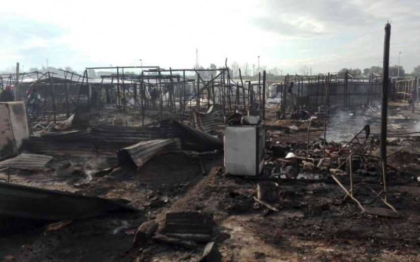 Migranti: incendio in baraccopoli San Ferdinando, un morto
