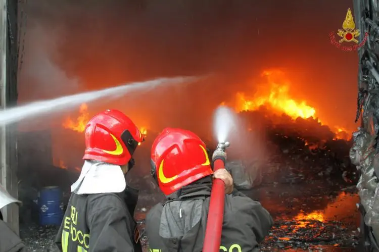 Incidenti stradali: A14, camion in fiamme nel tratto di Pescara