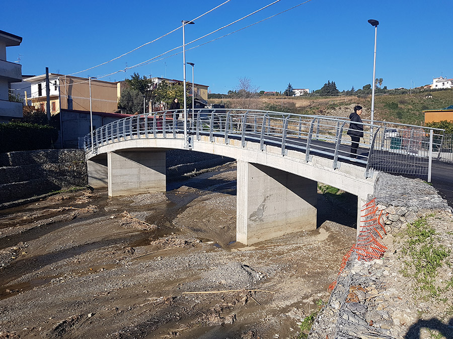 Abramo – Levato: inaugurata passerella sul Castaci una piccola opera di grande utilità Video