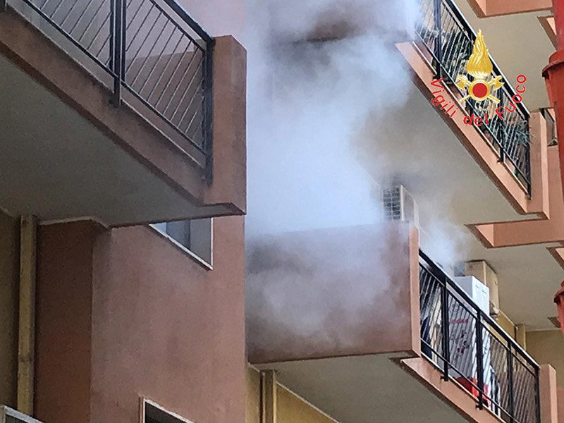 Divampato incendio in ambulatorio di neuropsichiatria infantile dell'Asp intervento dei VVF
