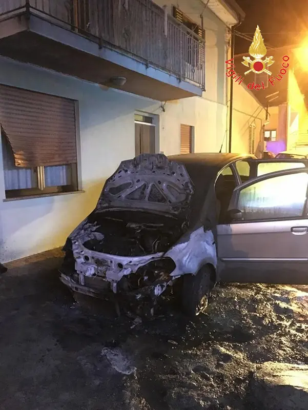 Gizzeria Lido divampata auto sul posto i VVF e Cc