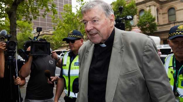 Pedofilia, caso Pell: il tesoriere del Vaticano è in carcere, revocata la libertà su cauzione