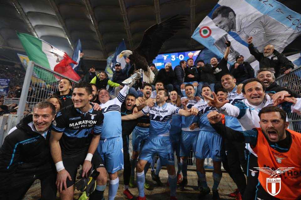 Calcio: Lazio-Roma, derby sui social. E anche Burioni esulta per 3-0