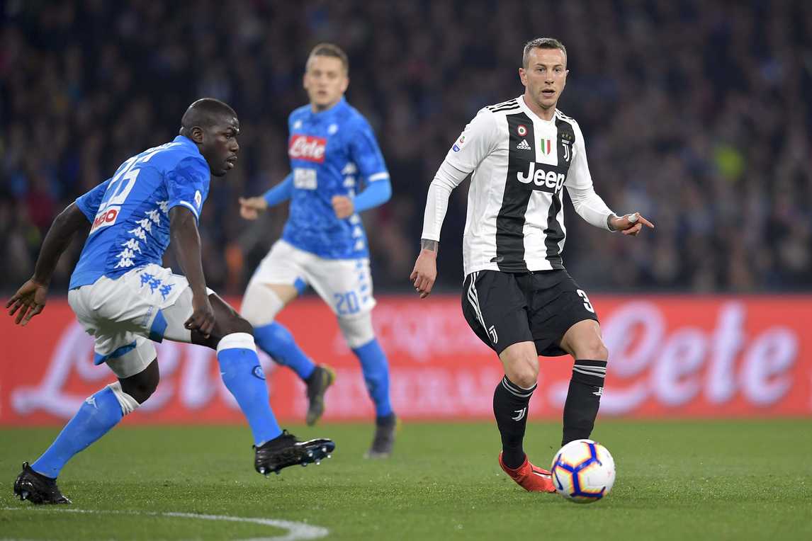 Calcio, la Juventus batte il Napoli e si porta a +16 in campionato