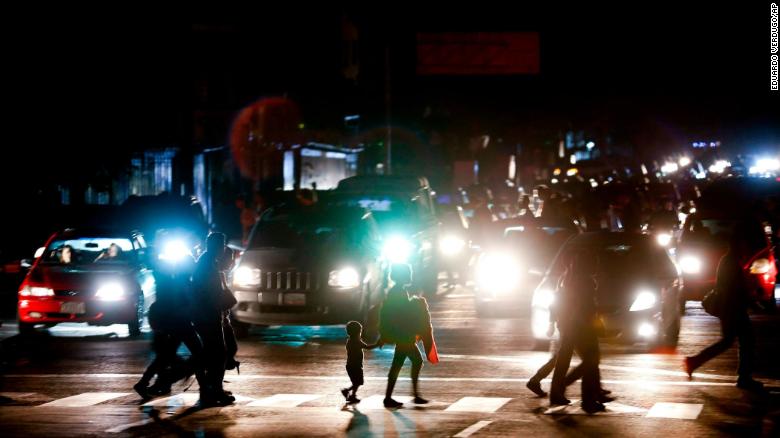 Blackout in Venezuela, continuano le proteste