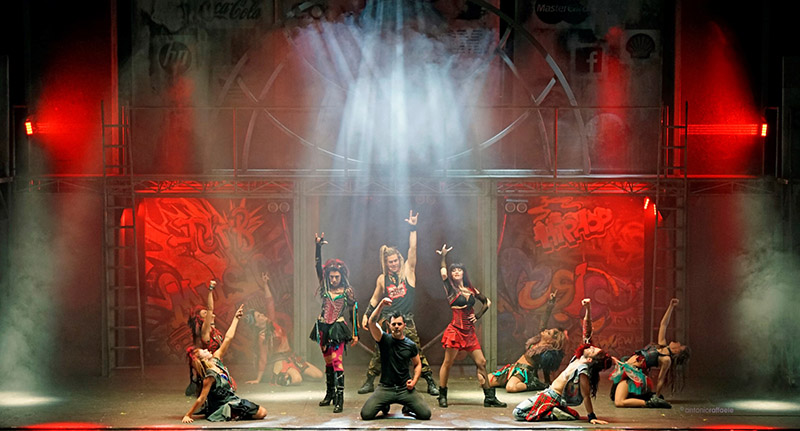 Trionfo a Catanzaro per "We Will Rock You" il musical dei Queen, premiato come miglior musical...