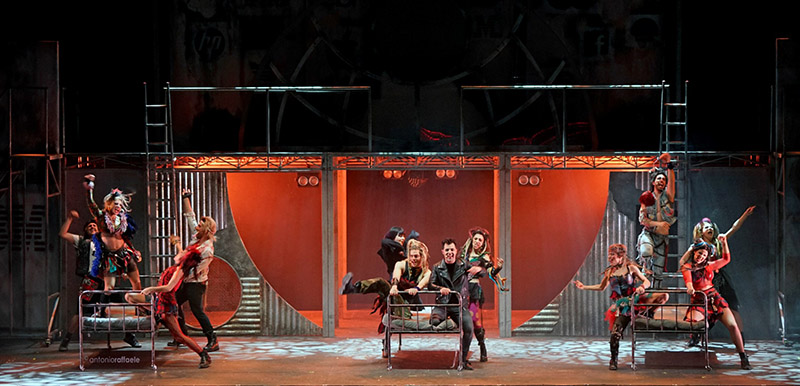 Trionfo a Catanzaro per "We Will Rock You" il musical dei Queen, premiato come miglior musical...