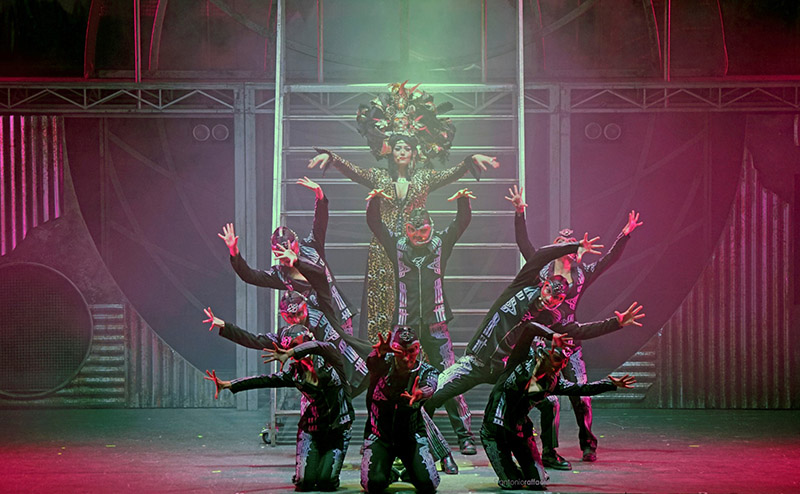 Trionfo a Catanzaro per "We Will Rock You" il musical dei Queen, premiato come miglior musical...