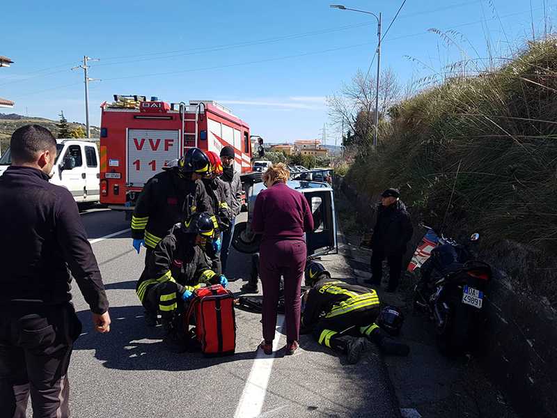 Catanzaro, Incidente stradale su SP 17 viale dei Tulipani un ferito, intervento dei VVF