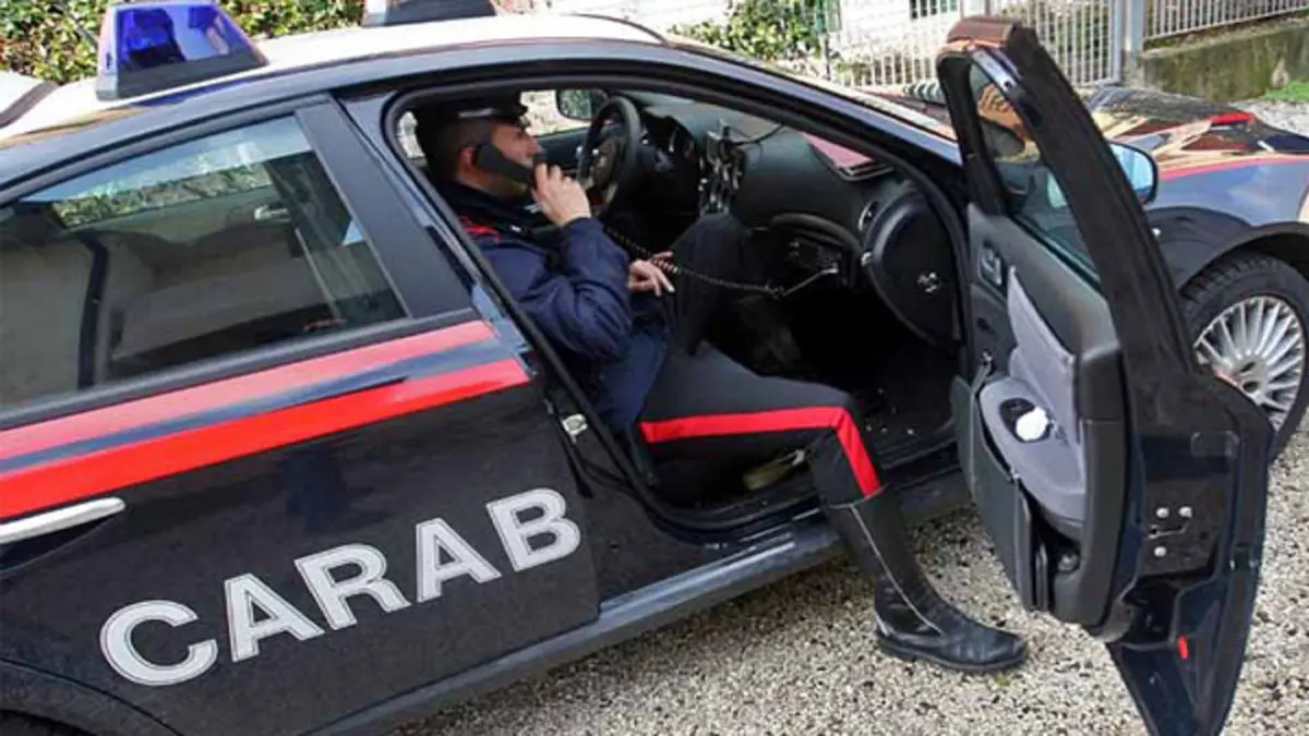 Pistoia, donna di 42 anni picchia anziana in strada: arrestata