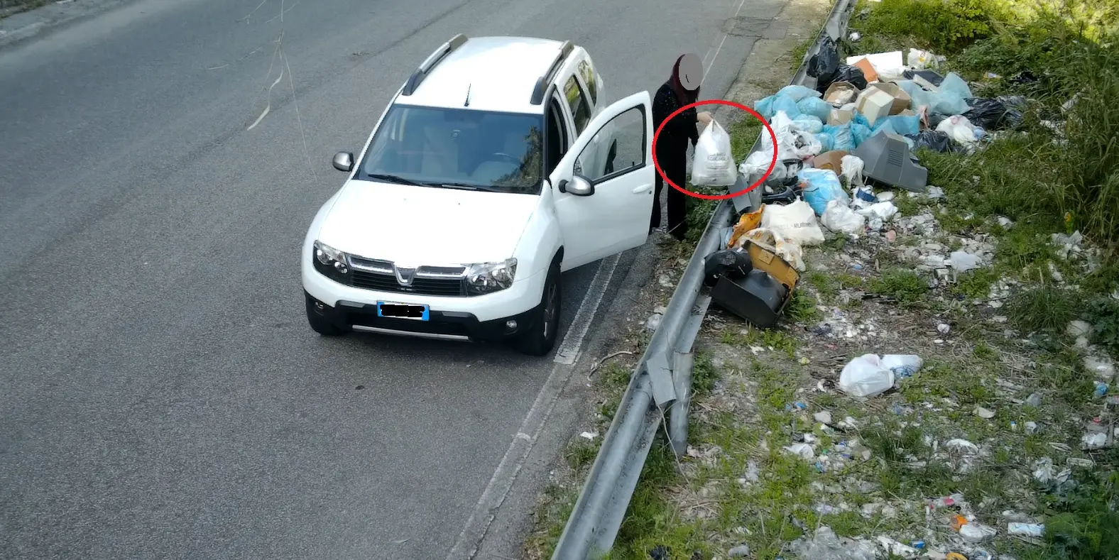 Foto-trappole: Rifiuti, Abramo e Cavallaro ancora gente che continui imperterrita a fregarsene?”