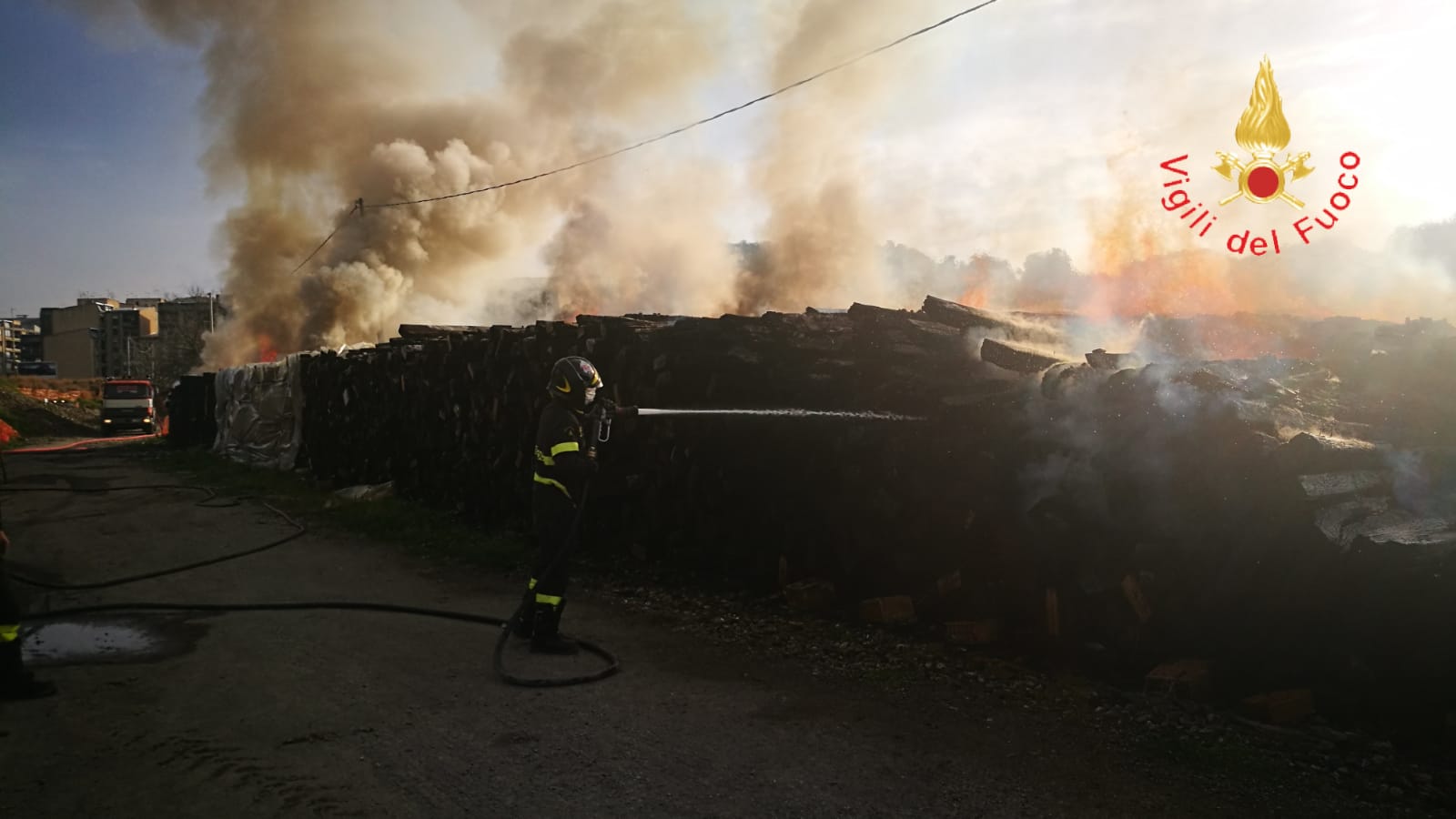 Catanzaro divampato cantiere metropolitana cittadina intervento in atto dei VVF