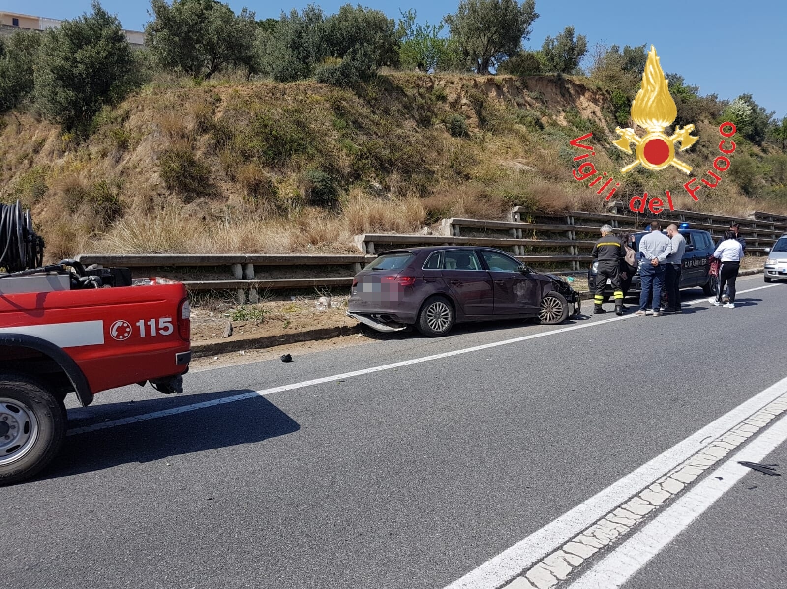 Incidente stradale (Cz): SS106, giovane ragazza incastrata nell'abitacolo, intervento dei VVF