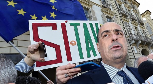 Pd: manifesti 'fake' a Roma con 'Greta-Zingaretti pro-Tav'