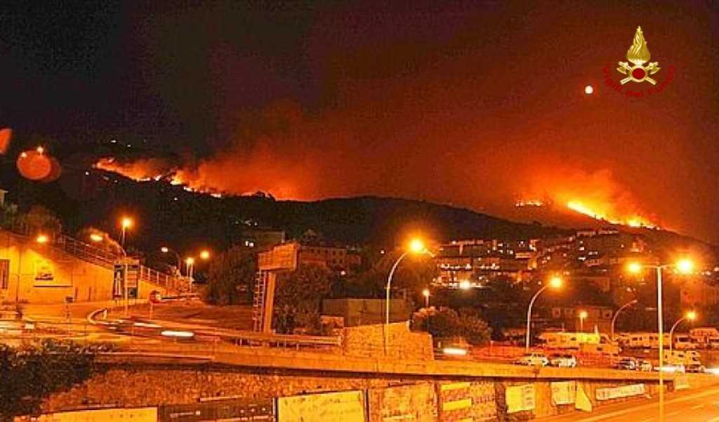 Incendio Cogoleto: Toti, circa 12 ettari in fiamme nella notte