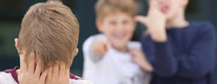 Bullismo a scuola, bimbo autistico tenta suicidio in classe