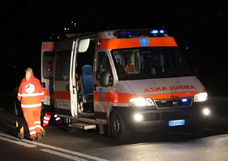 Incidenti stradali: Tir si ribalta su A18, muore autotrasportatore intervento dei VVF 118 e Ps