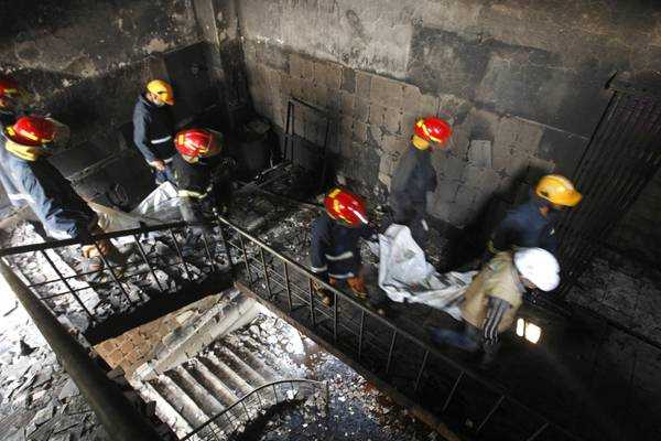 Dacca, edificio in fiamme, 17 vittime