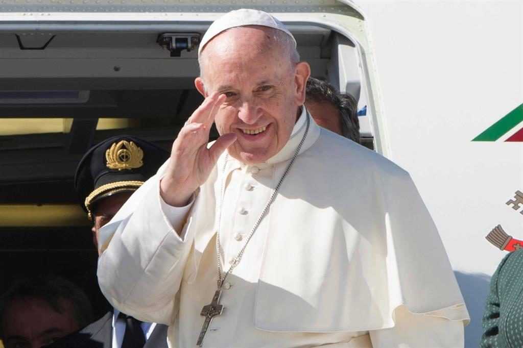 Papa Francesco: chiude viaggio in Marocco; vede clero e celebra messa