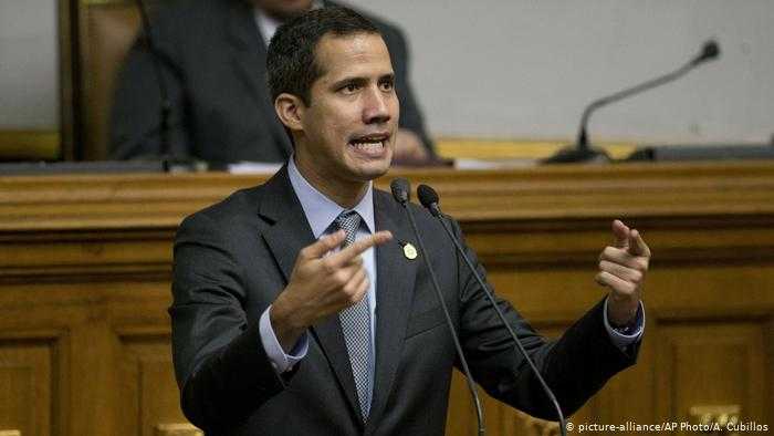 Venezuela, regime revoca immunità parlamentare a Guaidó