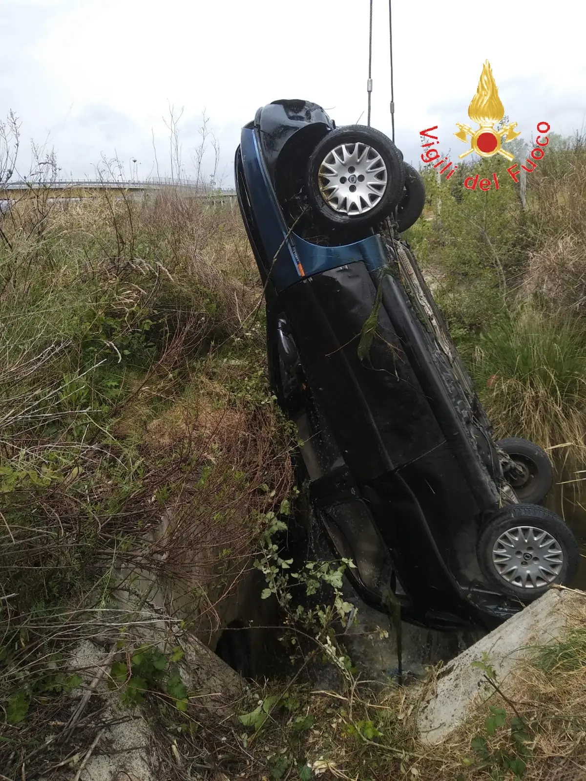 Tragedia a Catanzaro a Germaneto auto Sbanda muore 47enne, sul posto i VVF e 118
