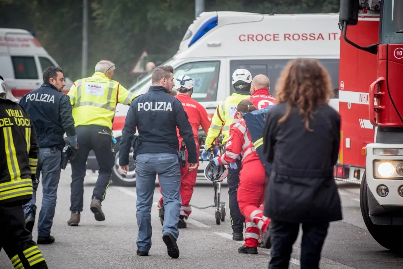 Cremona. Giovane vuole suicidarsi, la polizia e i VVF lo salvano