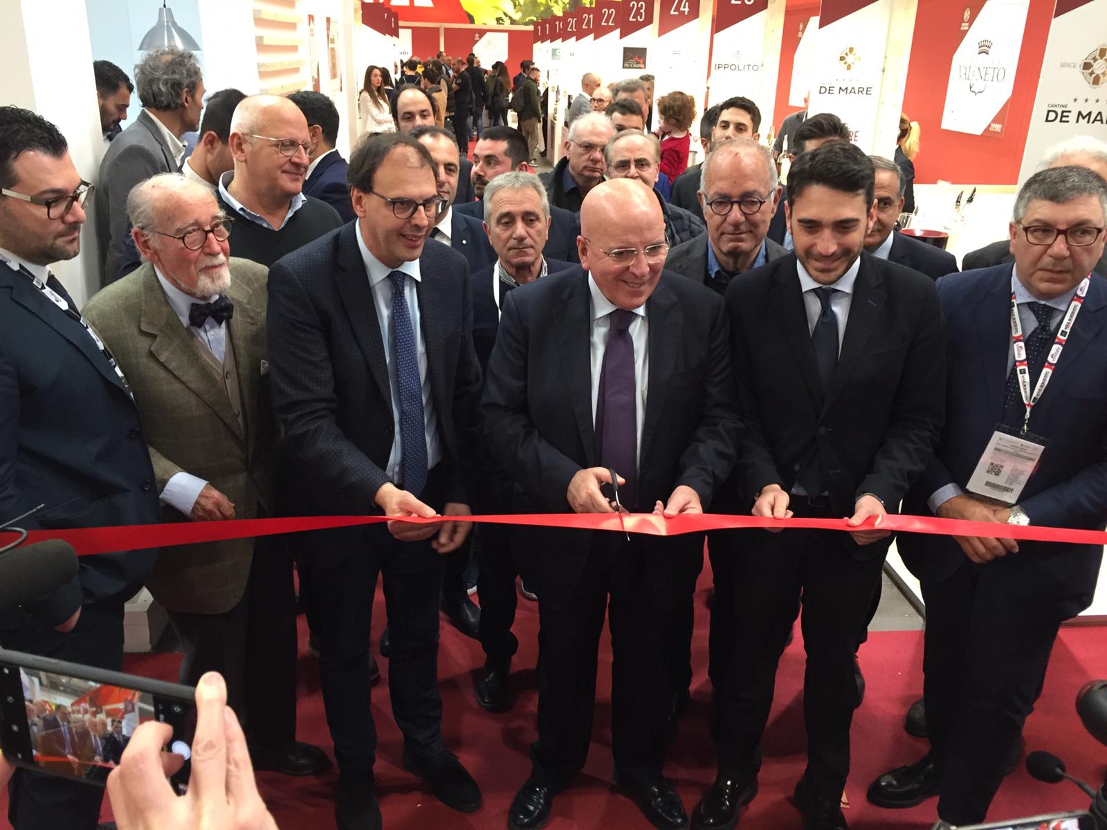 Il Presidente Oliverio promuove la Calabria al Vinitaly
