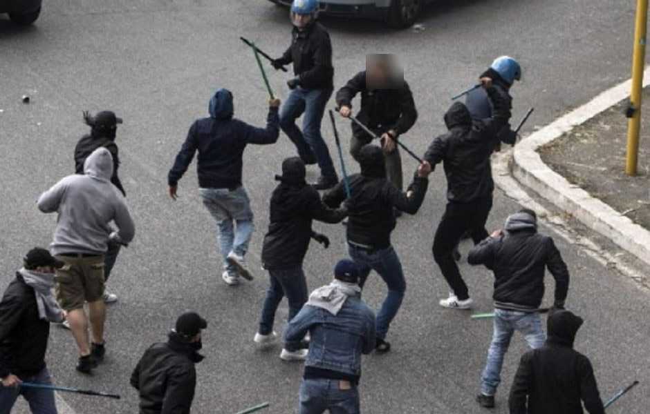 Calcio: scontri tra tifosi Palermo e Verona, tre feriti