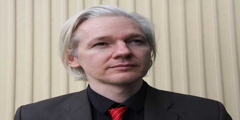 Il fondatore di WikiLeaks, Julian Assange, arrestato dalla polizia britannica