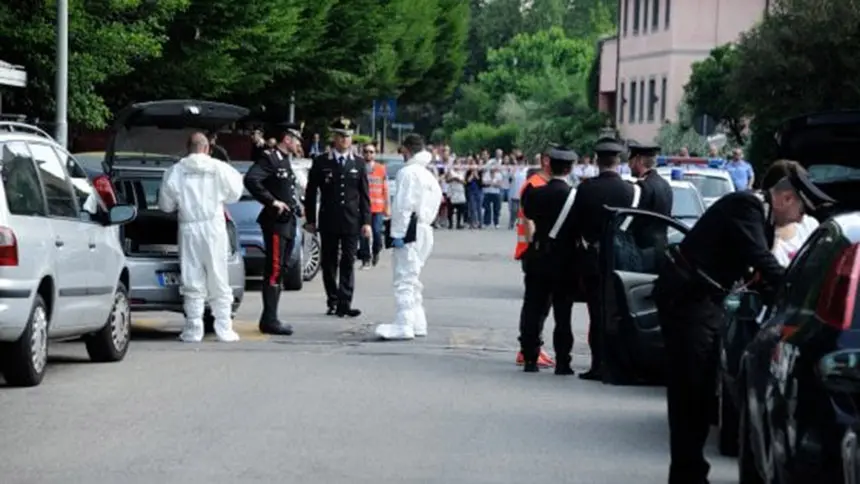 Gli sparano alla testa in strada a Milano, uomo grave