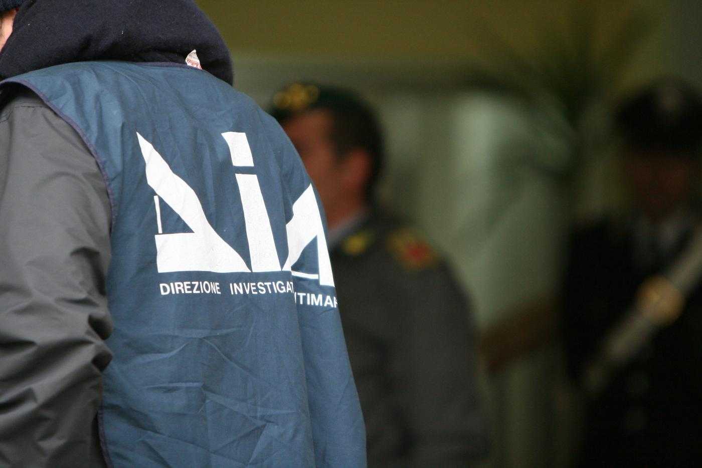 'Ndrangheta: Dia sequestra beni per 4 mln a commercialista. Sigilli anche ad un agriturismo