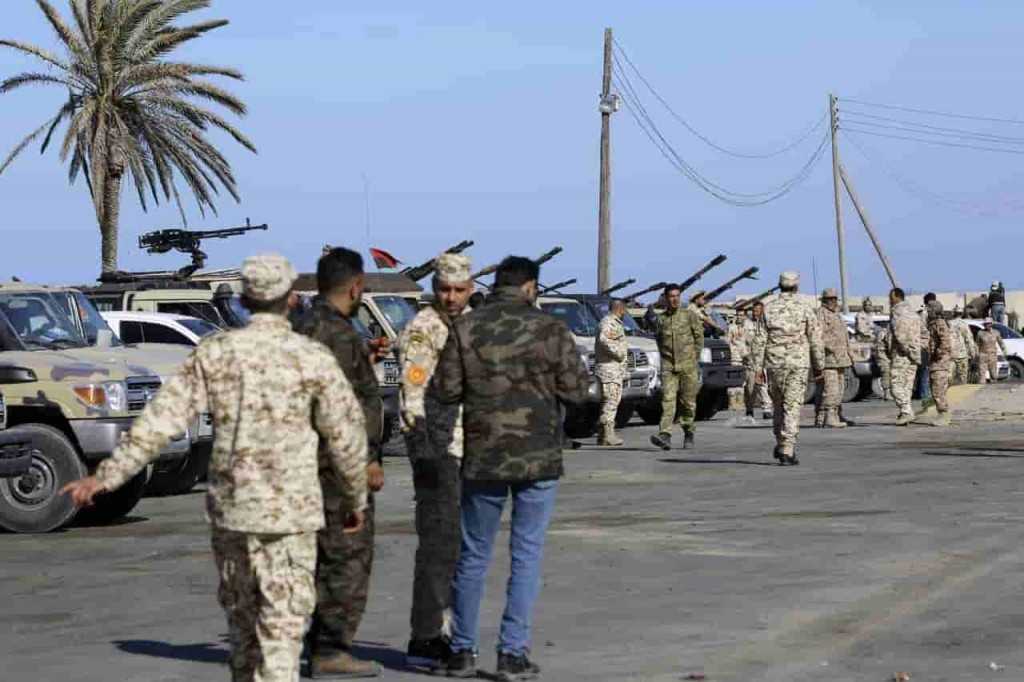 Libia, da Di Maio appello all'unità. E intanto Haftar avanza