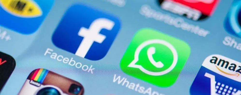 Internet. Facebook, Instagram e Whatsapp,  Social bloccati per molti utenti